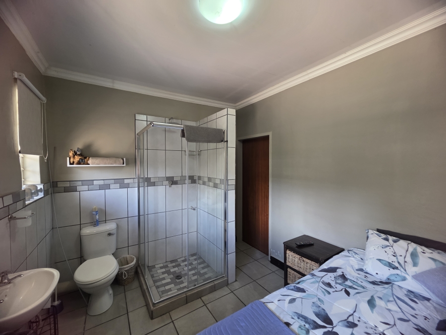 To Let 6 Bedroom Property for Rent in Riebeeckstad Free State